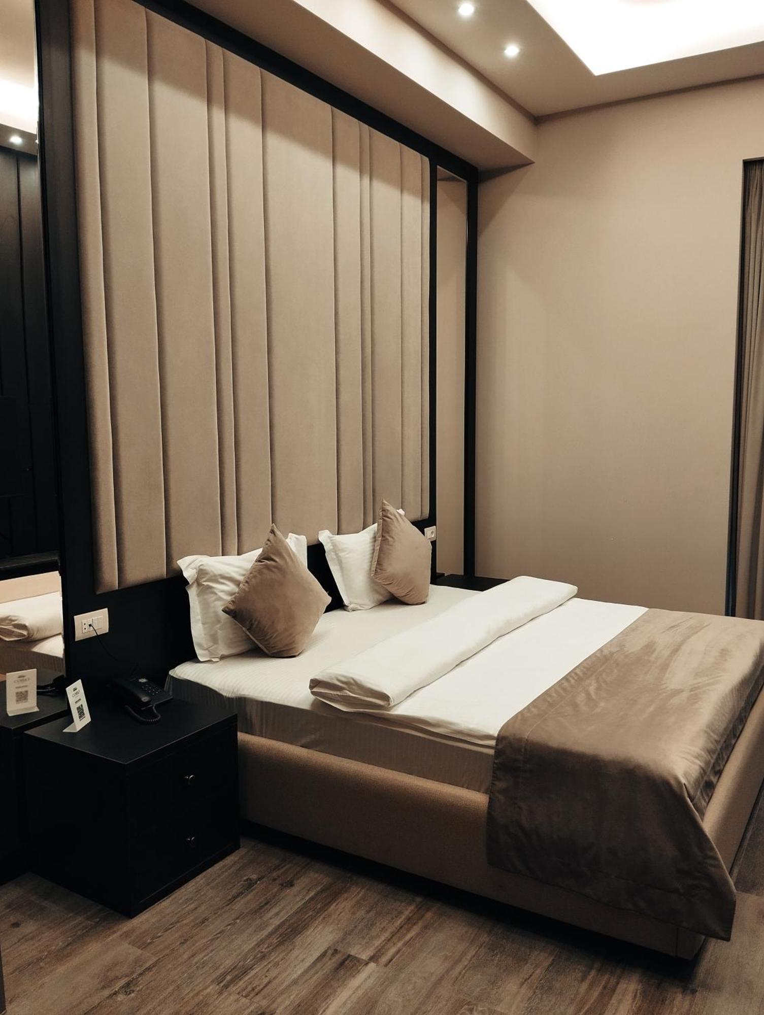 Soho Hotel City Centre Ереван Екстериор снимка