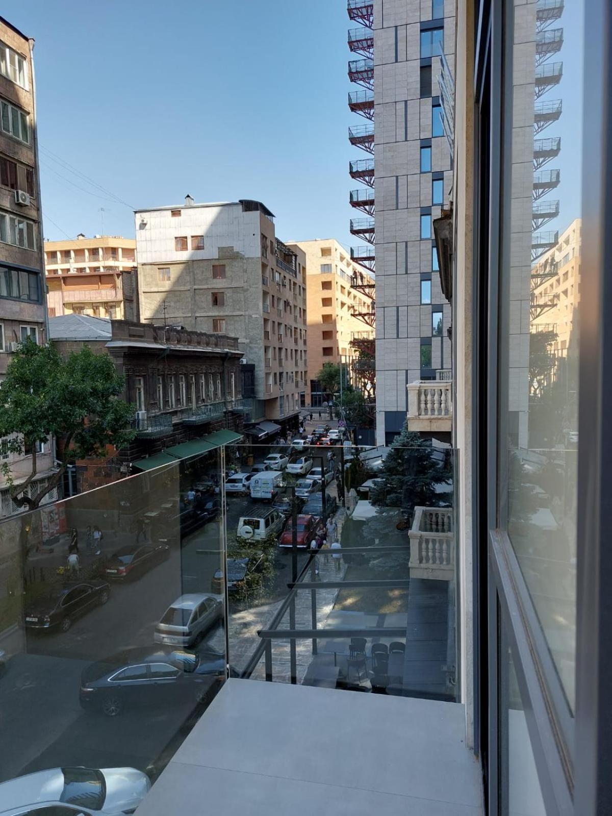 Soho Hotel City Centre Ереван Екстериор снимка