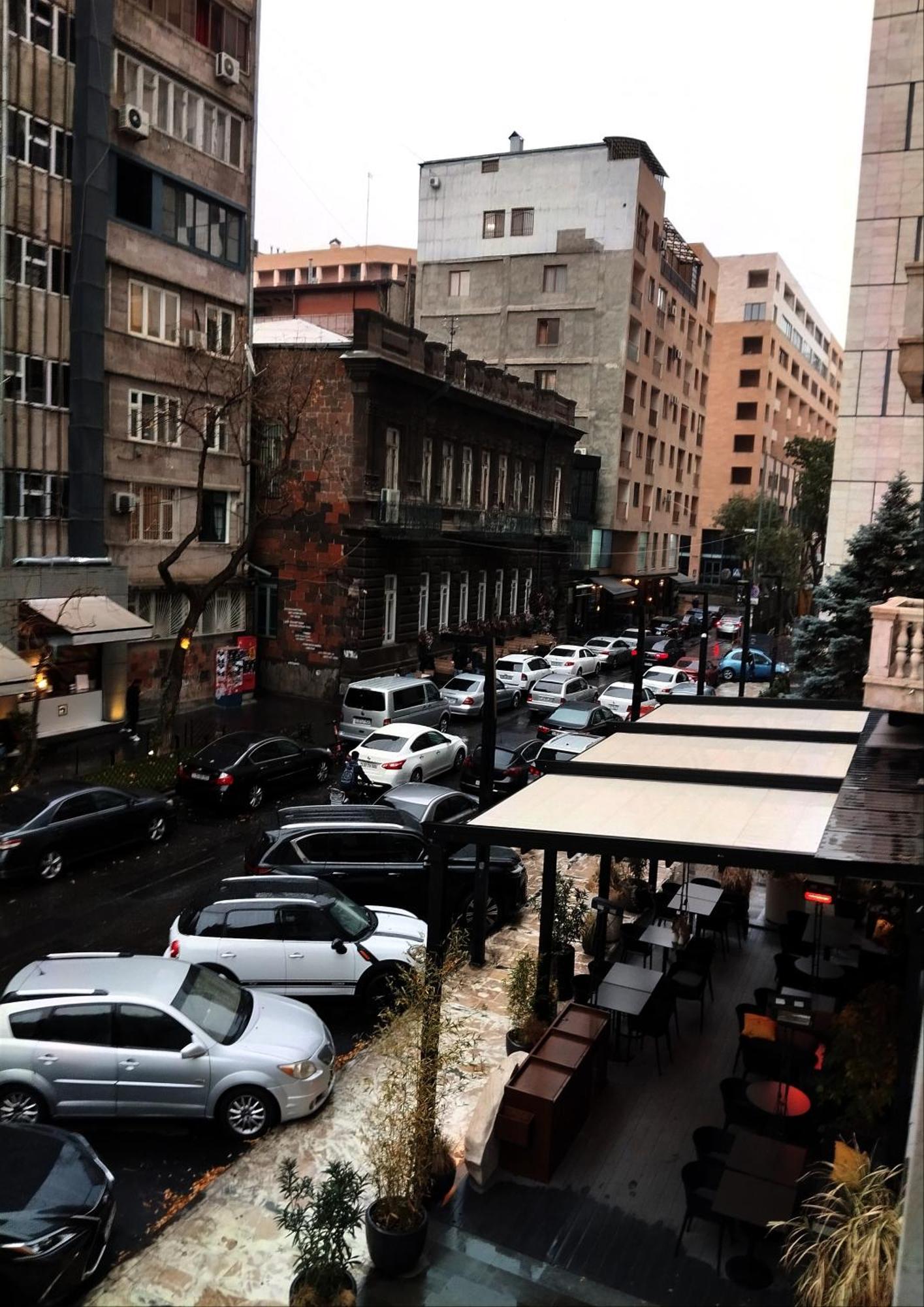 Soho Hotel City Centre Ереван Стая снимка