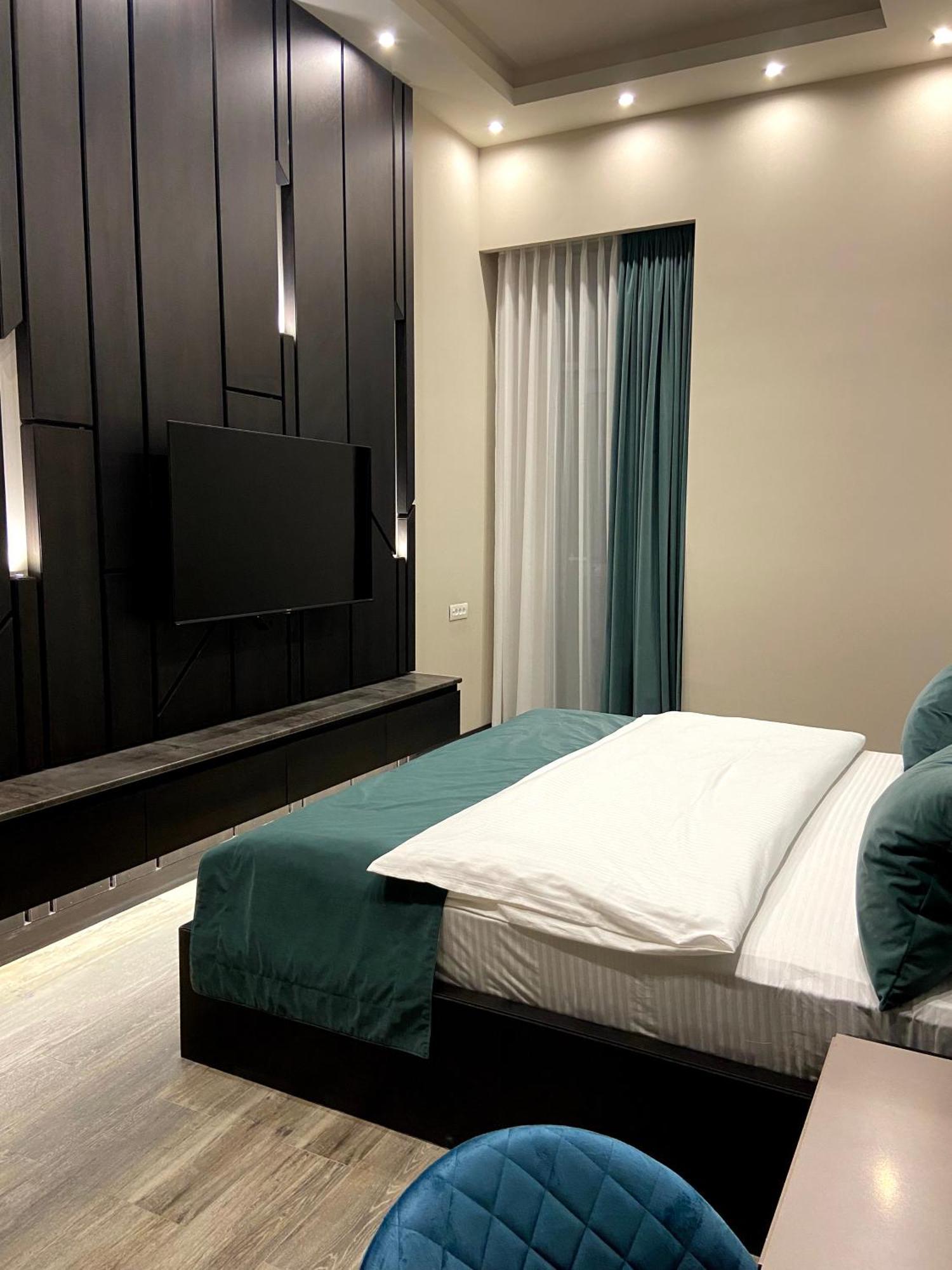 Soho Hotel City Centre Ереван Стая снимка